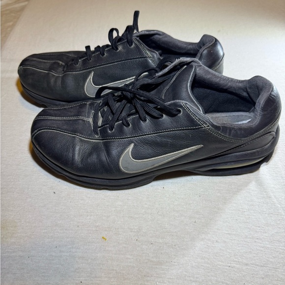 Nike Men's Black and Gray golf shoes - Picture 7 of 8